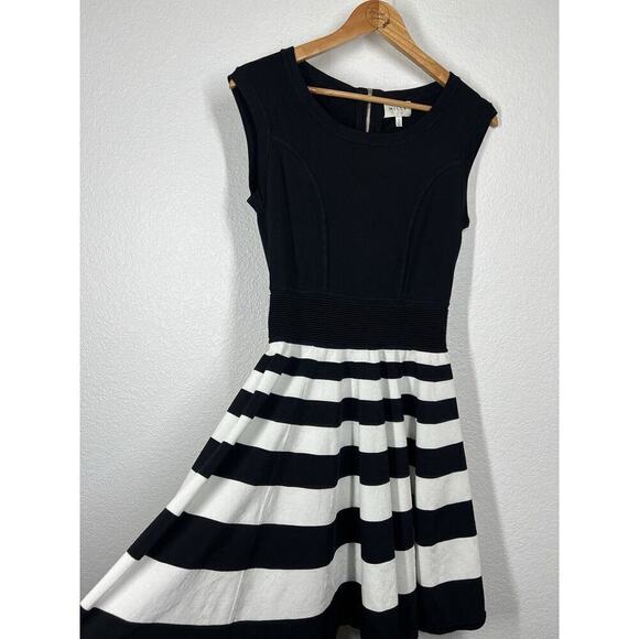 Milly Stretch Knit Fit And Flare Dress Medium Black White Stripes - Picture 2 of 5